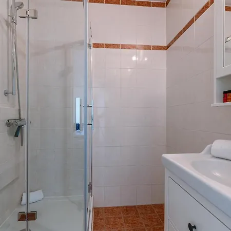 Apartamento Bright And Modern With Lateral Sea View